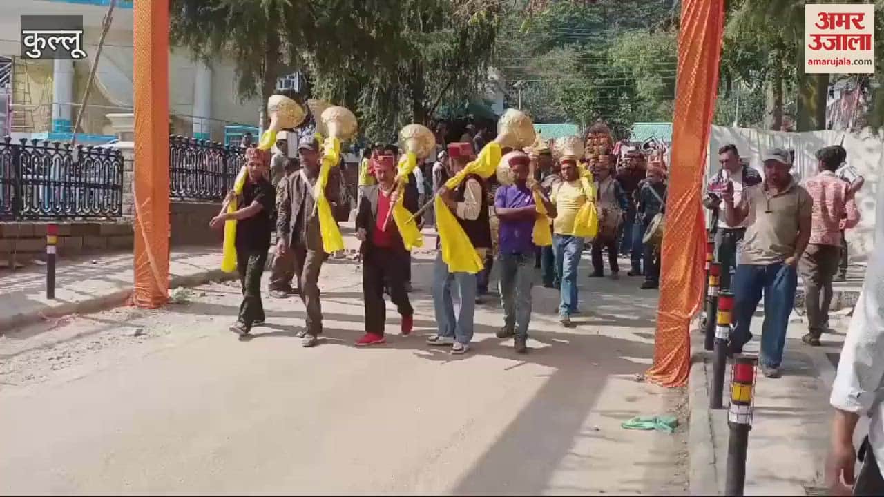 VIDEO : The deities left for the temple after morning prayers they left with the priests