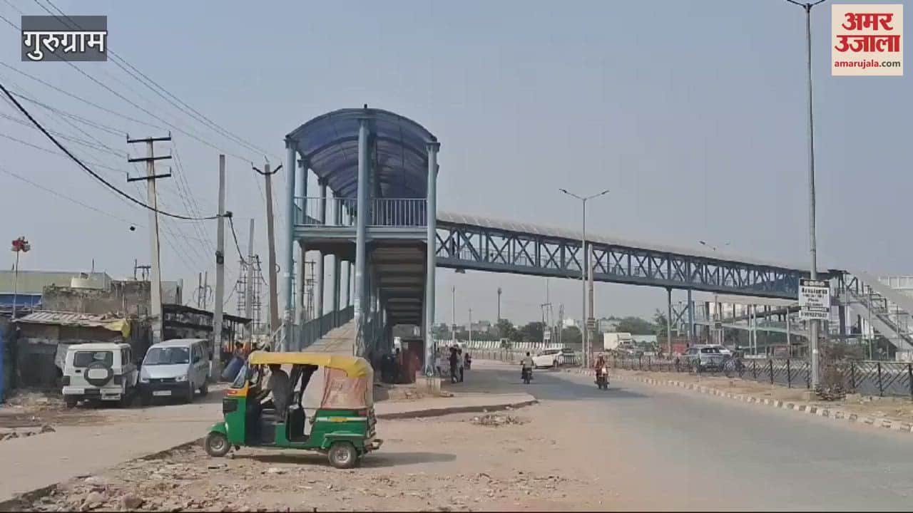 VIDEO : Tiles of FOB in Gurugram started coming off stairs also closed