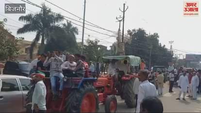 VIDEO : Farmer-labor organization's sit-in at Bijnor district headquarters, Sardar Veeram Singh also reached