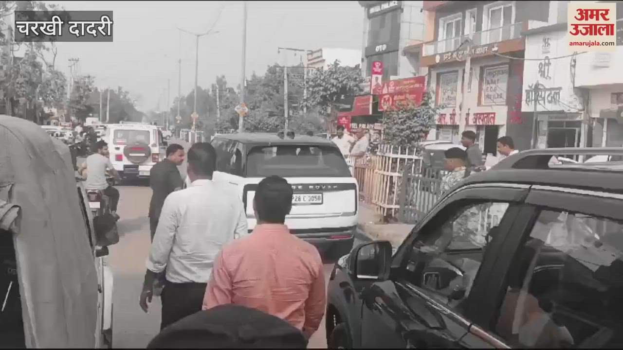 VIDEO : हरियाणा में कंगना रनौत को देखने के लिए लोग बेताब, महिलाओं के साथ ली सेल्फी