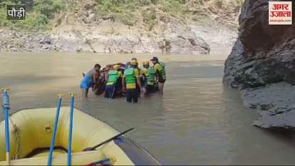 VIDEO : Couple Dead Bodies  trapped in truck cabin found after 31 hours of rescue in devprayag