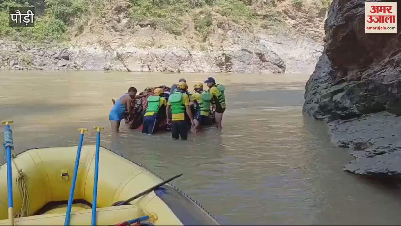 VIDEO : Couple Dead Bodies  trapped in truck cabin found after 31 hours of rescue in devprayag