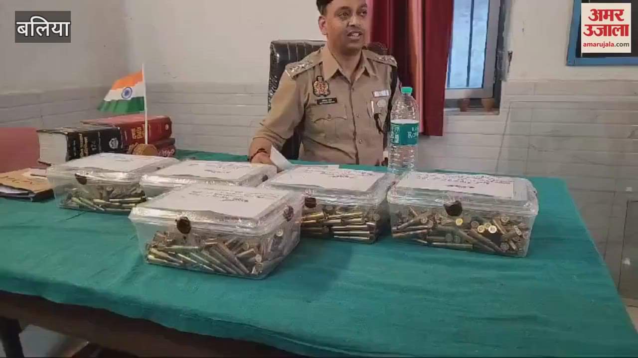 VIDEO : Cartridge recovered again Ballia Girl going Bihar with bag said I just to make delivery arrested