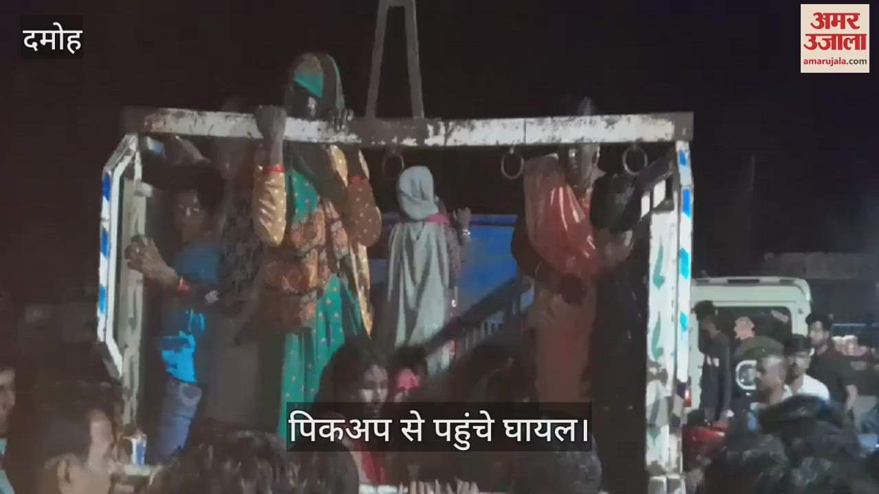 a tractor trolley carrying villagers went out of control and overturned, 33 injured in damoh