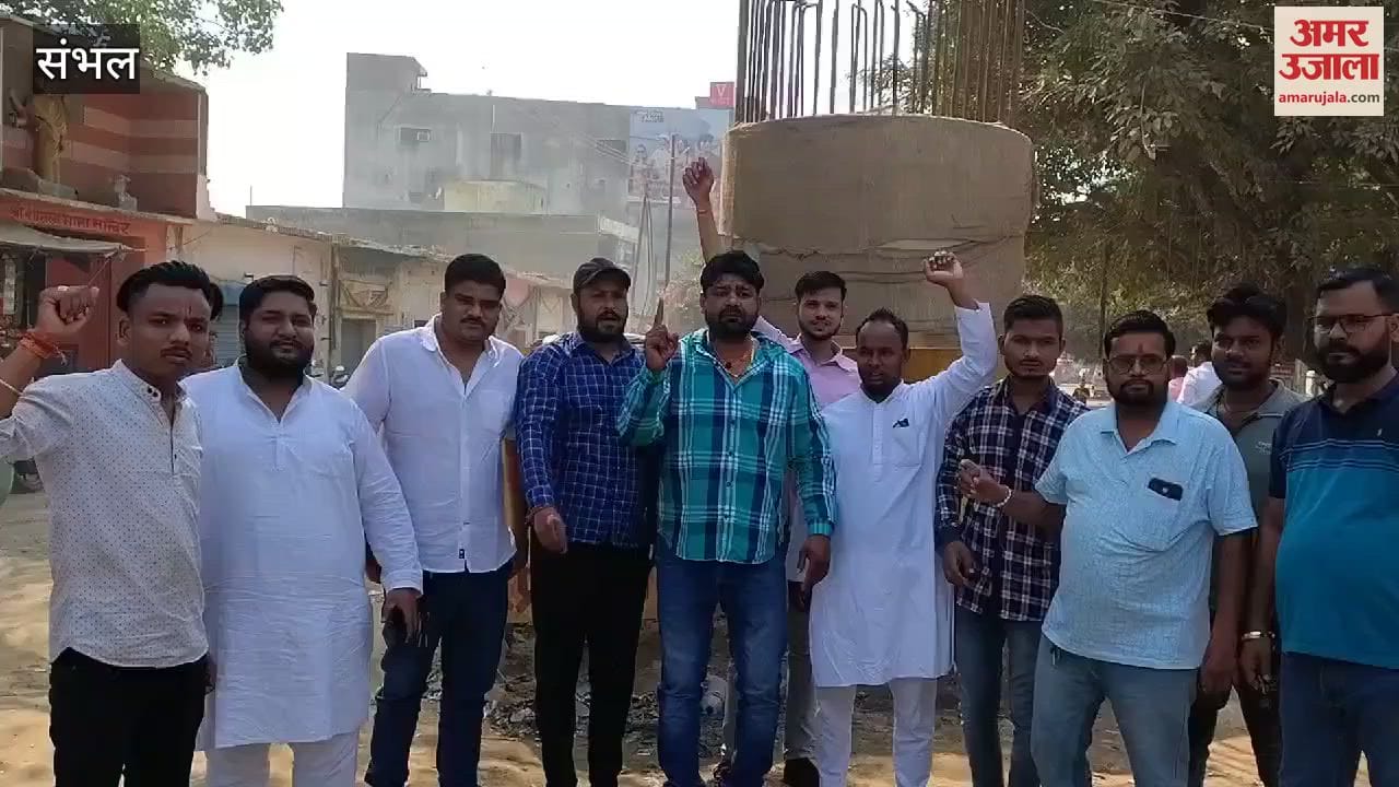VIDEO : work of the overbridge came to a standstill, the business community protested in Chandausi