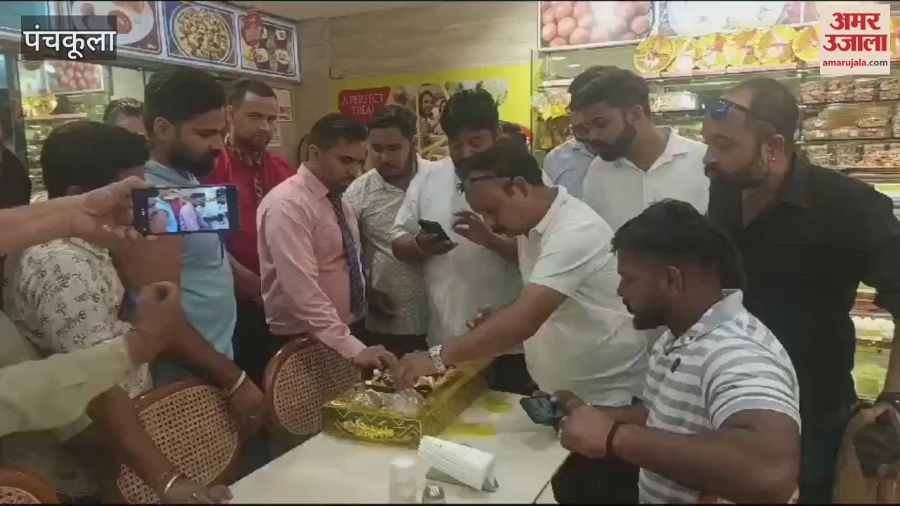 VIDEO : गोपाल स्वीट्स की मिठाई से निकले कीड़े