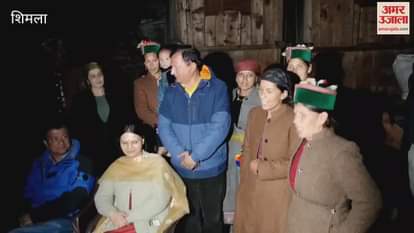 VIDEO : Himachal Pradesh CM Sukhu spends time with villagers in Dodra-Kwar