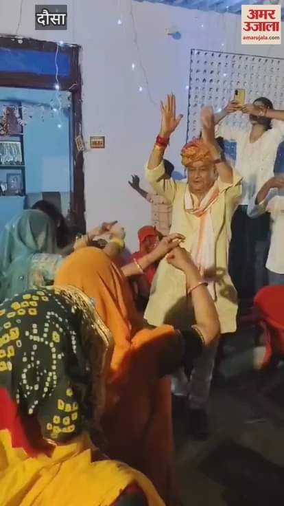 Dausa News: Kirori danced on the song of women voters 'Kirori Baba Cheez Sona Ki', campaigned in Lawan