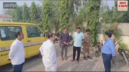 VIDEO : Firing on the bus of BJP leader's school children in Gajraula, students in panic