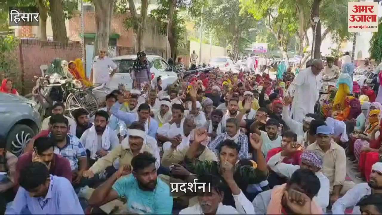 VIDEO : हिसार में निगम की महिला सफाई कर्मचारी के साथ मारपीट, धरने पर बैठे सफाईकर्मी