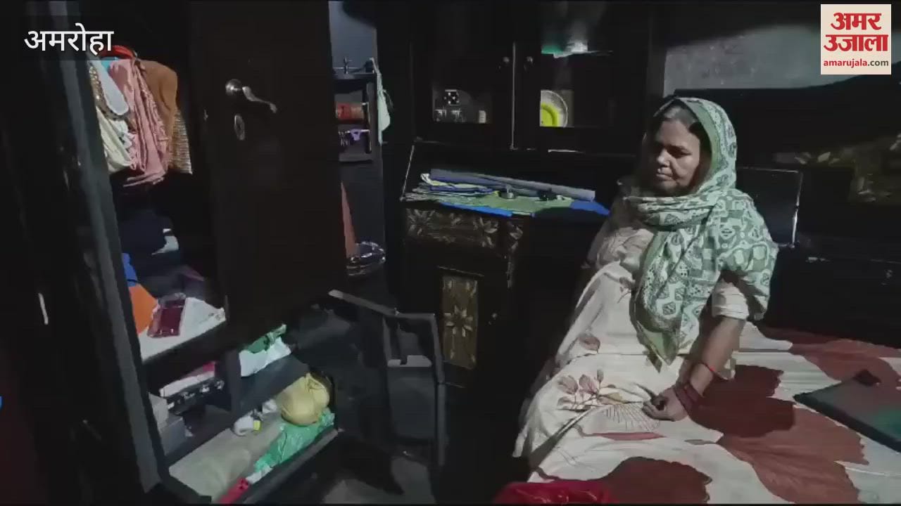 VIDEO : Thieves stole 35 thousand rupees from a house in Gajraula, police is investigating