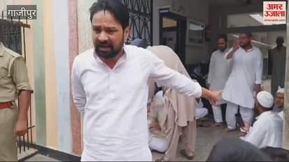 VIDEO : Madrasa teachers staged sit-in protest in Ghazipur alleged harassment