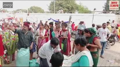 VIDEO : Crowds gathered in Rampur markets on Dhanteras, heavy shopping at jewellery and utensils shops