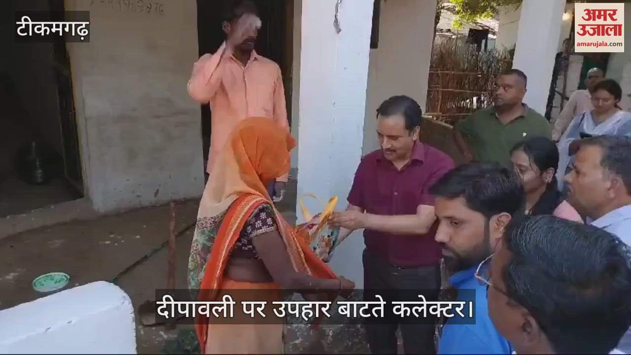 The collector gave gifts to the poor