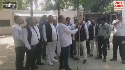 VIDEO : Lawyers abstained from judicial work in Ghazipur burnt effigy meeting and discussed