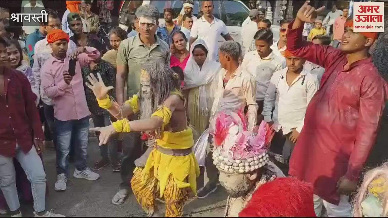 VIDEO : grand procession of Govardhan Pooja Committee in Kashi devotees seeing panoramic form Shiva-Parvati Har Har Mahadev