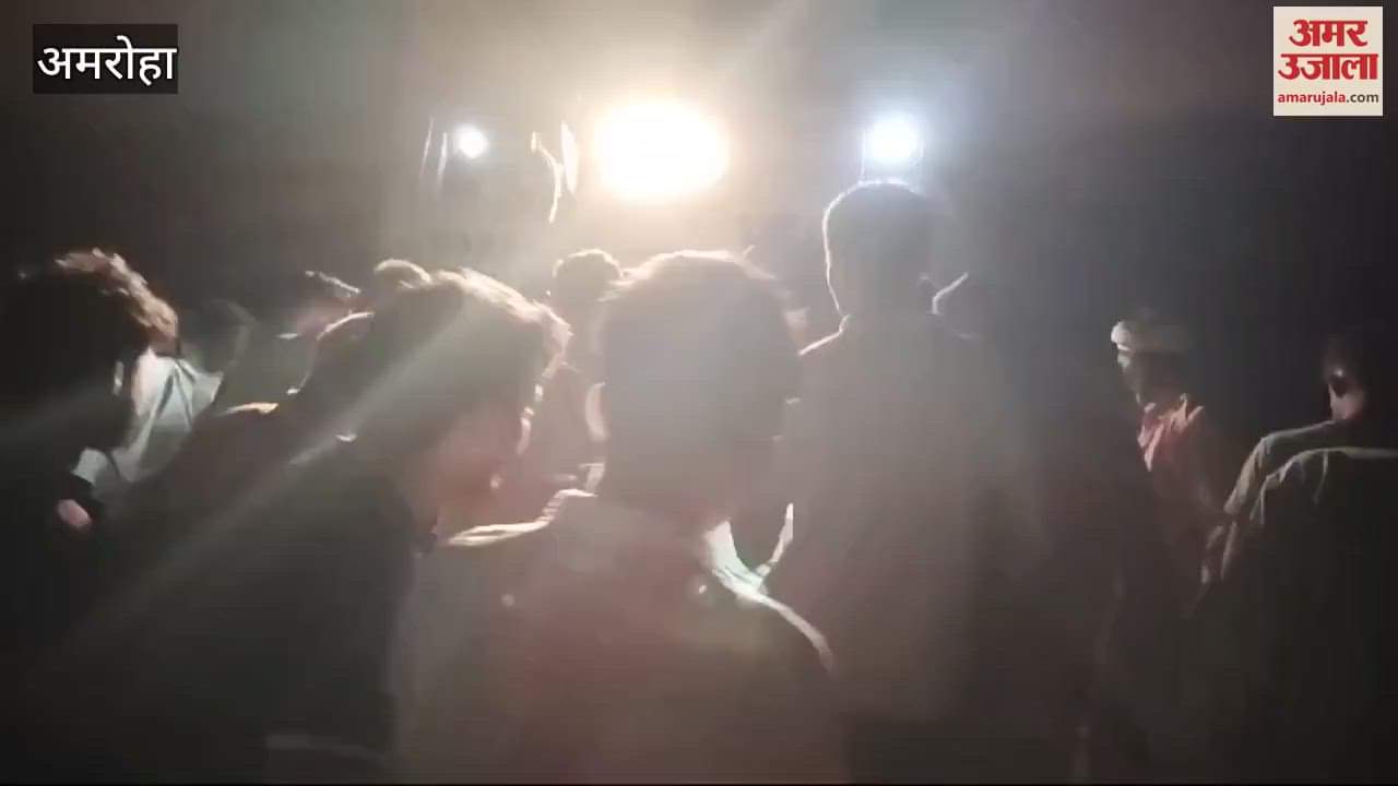 VIDEO : Nilgai got stuck in Purnagiri Superfast Express, train stopped for 26 minutes; many affected