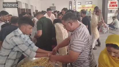VIDEO : फतेहाबाद में बांटा गया अन्नकूट प्रसाद, श्रद्धालुओं की लगी लाइन