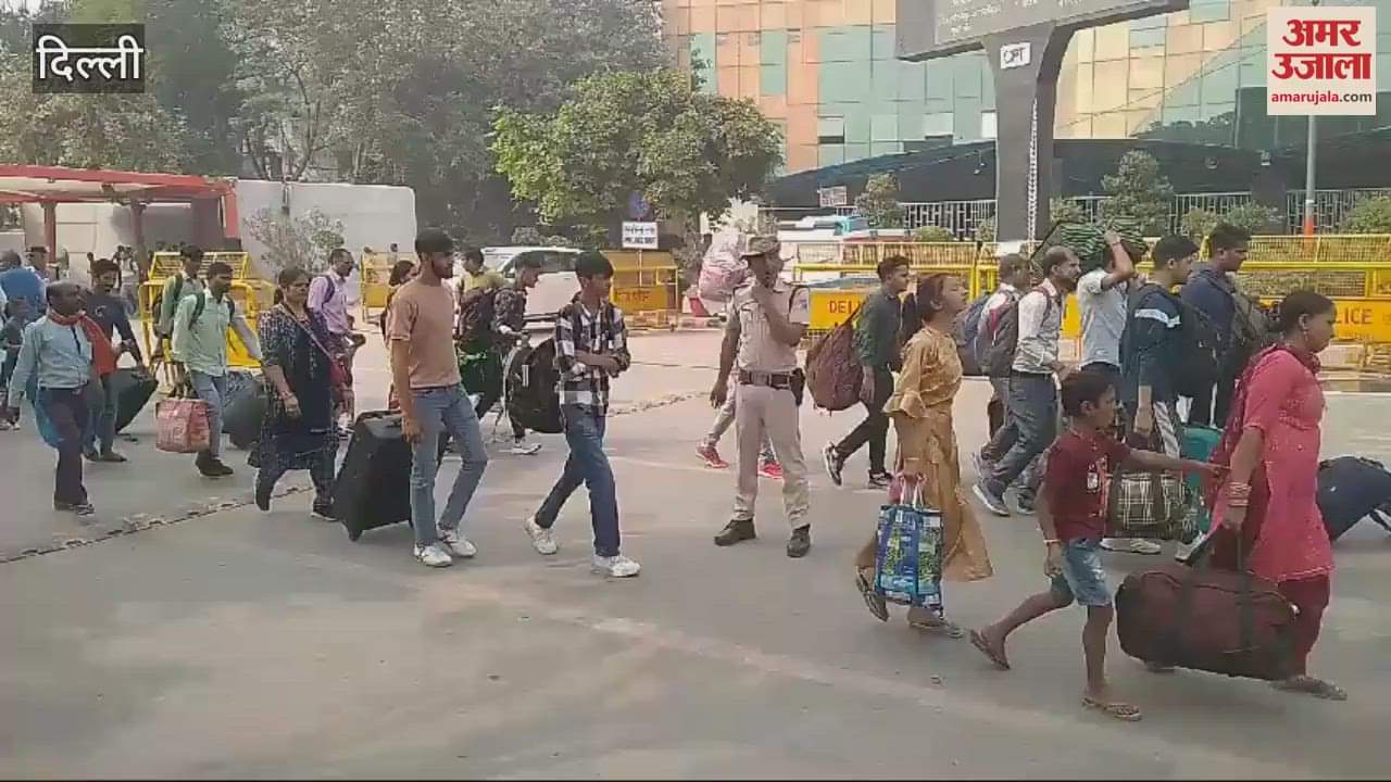 VIDEO : Crowd of people going to Purvanchal on Chhath at Anand Vihar railway station