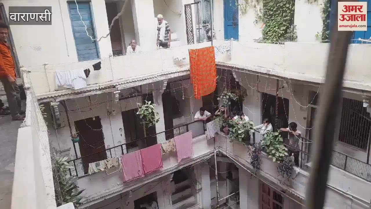 VIDEO : house beam collapsed near Kashi Vishwanath temple several people injured, officials arrived