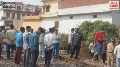 VIDEO : Engineering student died after being hit by a train, broken mobile found at the spot, police is investigating