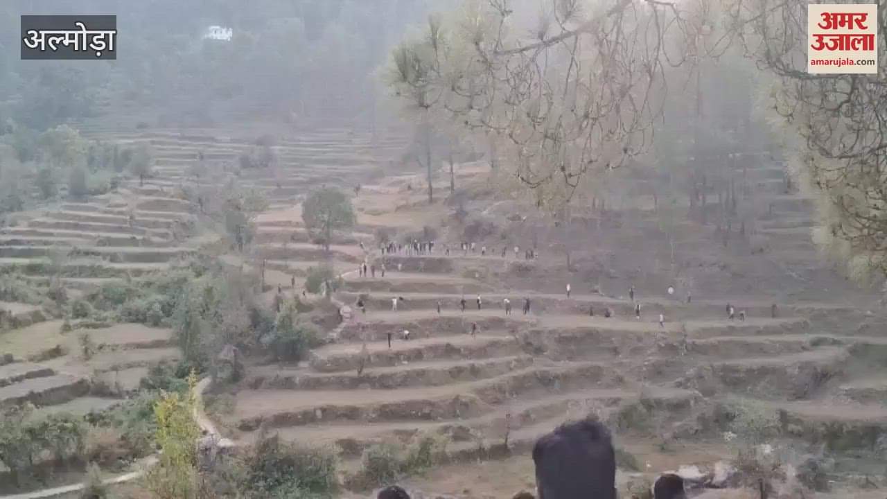 VIDEO : पाटिया में आधा घंटे से अधिक चला पाषाण युद्ध, छह रणबांकुरे चोटिल; चार दलों के बीच हुई पत्थरों की बौछार