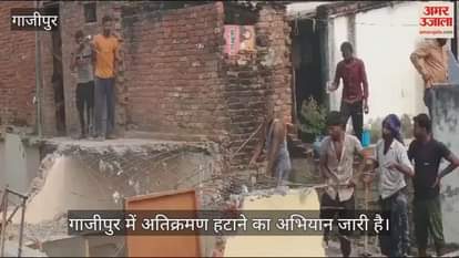 VIDEO : Fourth day of encroachment removal campaign in Ghazipur front portion of the identified house was demolished