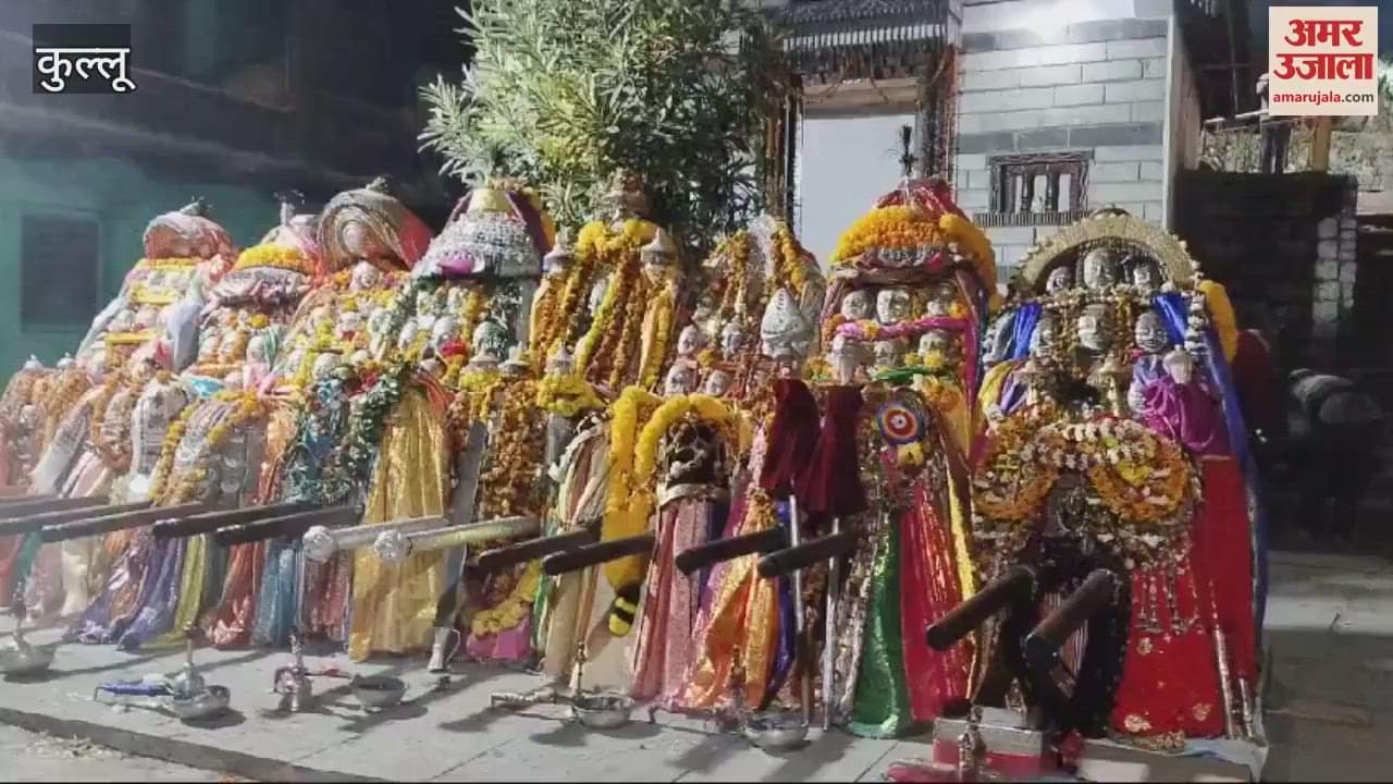 VIDEO : 73 feet long flag parked in the temple courtyard of Siali Mahadev