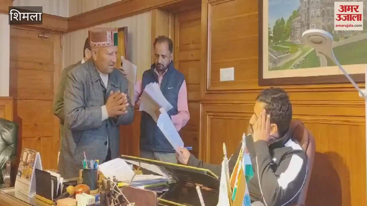 VIDEO : Crowd gathered in Janata Durbar Minister Vikramaditya Singh assured to solve problems