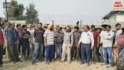 VIDEO : Workers of Voltas Energy Udyog Singa protest allegations of non-payment of salary