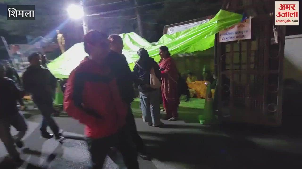 VIDEO : Leader of Opposition Jairam Thakur reached Chaura Maidan to meet the protesting vocational teachers at 9 pm on Tuesday night