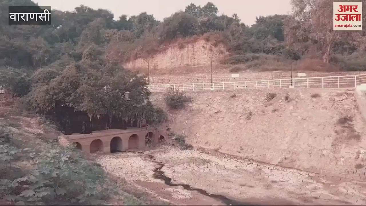 VIDEO : Sewer water is falling into Ganga river from Shahi Nala of Varanasi claim of the Municipal Corporation is failing