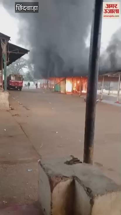 Fire breaks out in a pickup in the vegetable market.Goods kept in tin shed burnt, fire brigade controls fire