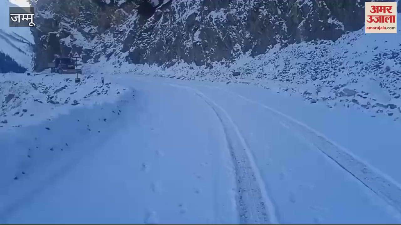 VIDEO : BRO starts snow removal process after heavy snowfall at Zojila Pass