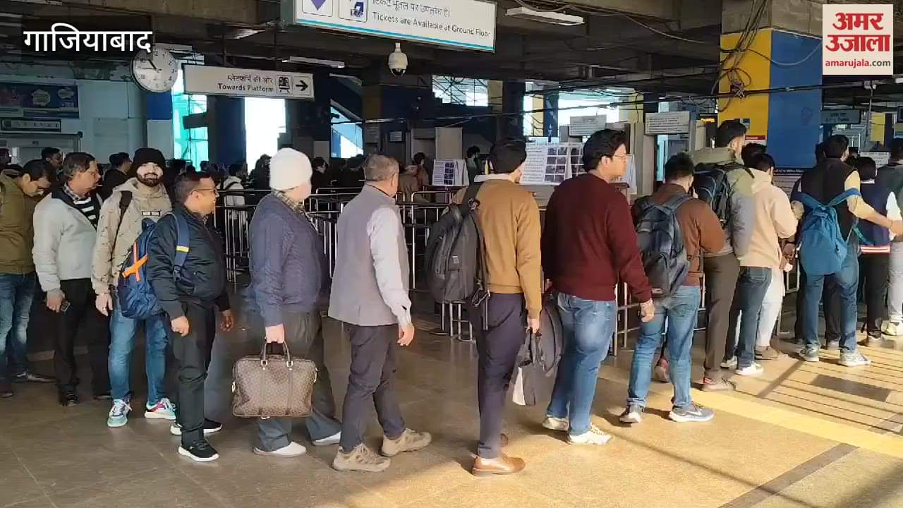 VIDEO : Crowd of passengers at Vaishali Metro station before Republic Day