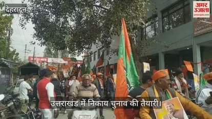 VIDEO : Municipal elections BJP workers did a roadshow in Dehradun sitting on camel In Dehradun