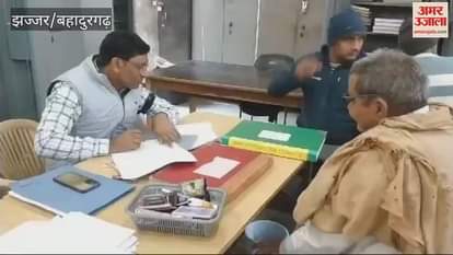 VIDEO : In Jhajjar, Patwaris worked wearing black badges