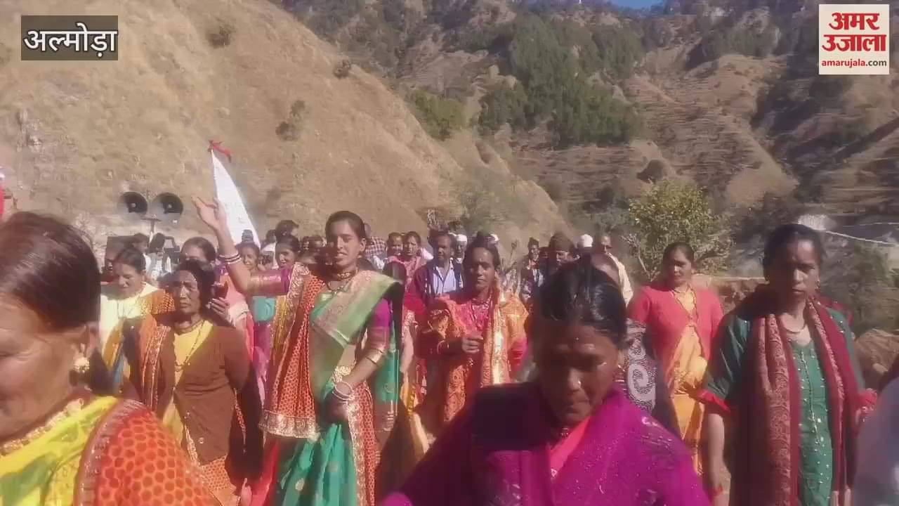 VIDEO : अल्मोड़ा के खदेरा गांव में पहली बार पहुंची सड़क, ग्रामीण खुशी से झूमे
