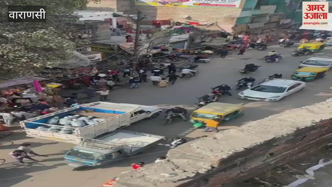 VIDEO : youth taking out rally started fighting in varanasi police arrived shopkeepers informed