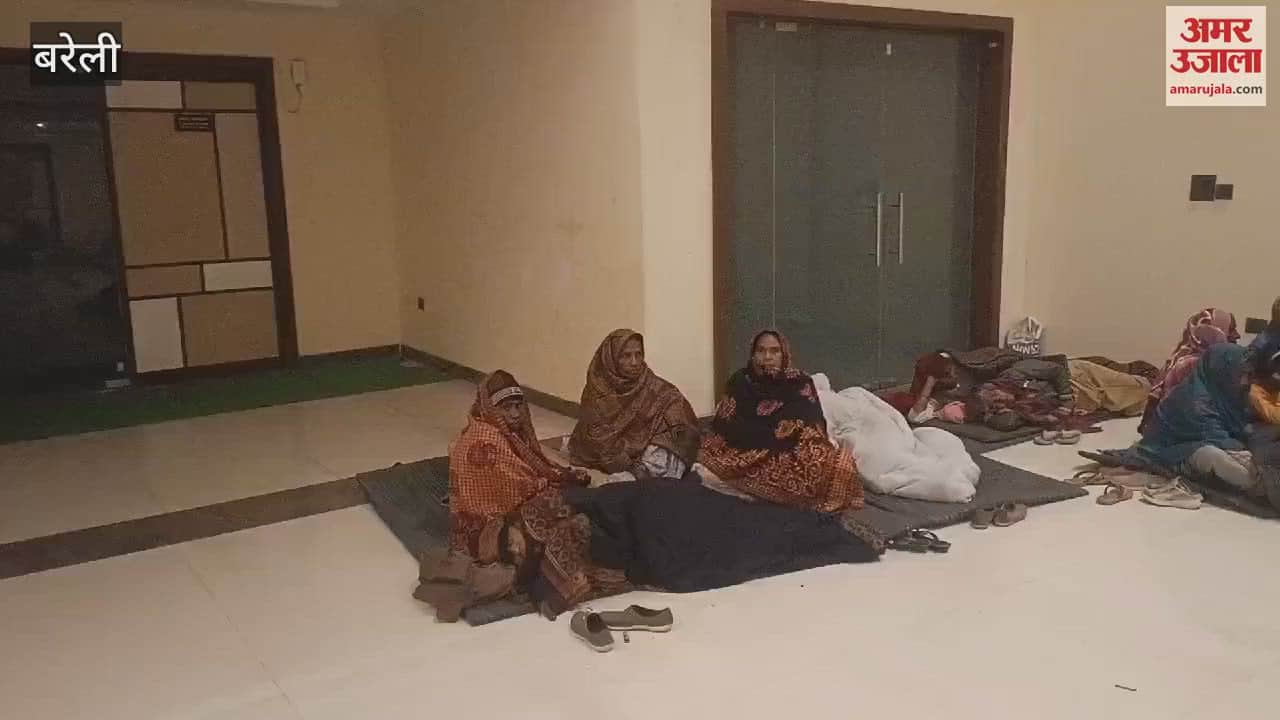 VIDEO : Farmers protest for demanding road construction in bareilly