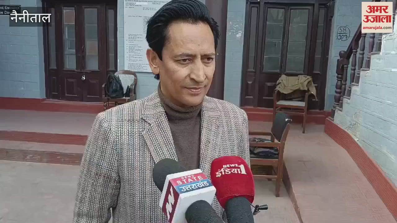 VIDEO : कुमाऊं कमिश्नर दीपक रावत ने किया मतदान, लोगों से की खास अपील