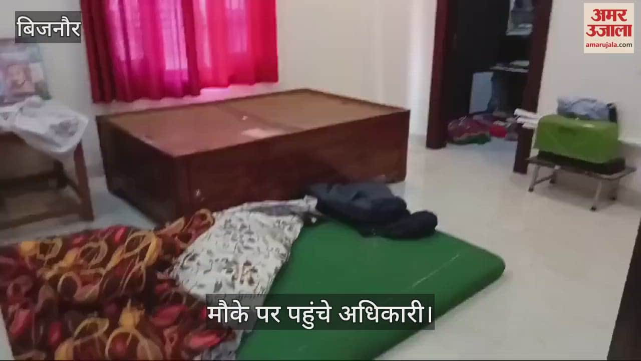 VIDEO : Theft in the house of Inspector and Custom Officer in Nangal, Bijnor, thieves caught in CCTV
