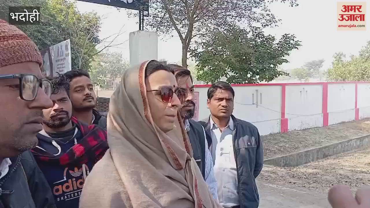 VIDEO : Laxmi murder case Protest SP office in Bhadohi warning of agitation accused not arrested