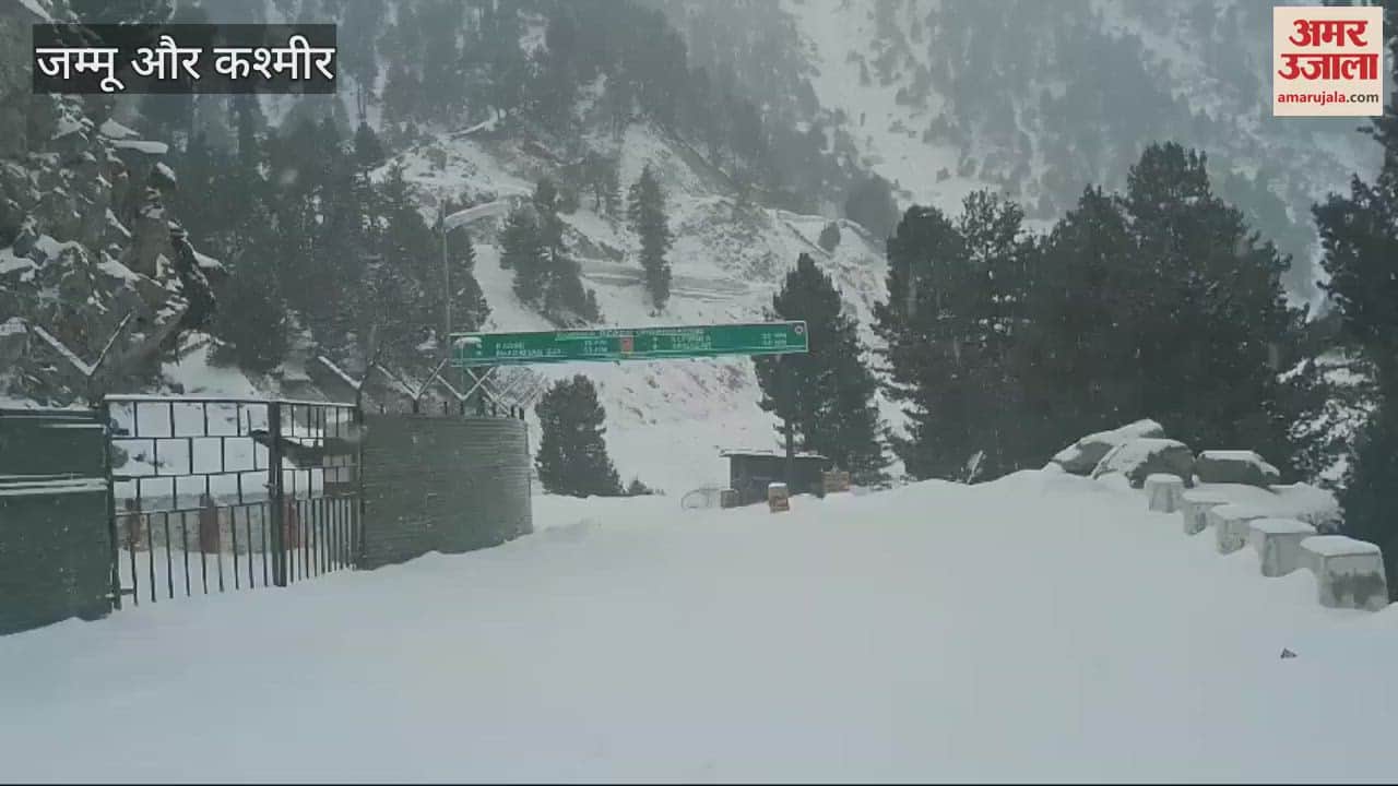 VIDEO : Fresh snowfall in Machil, Kupwara, roads closed due to 1 feet snow
