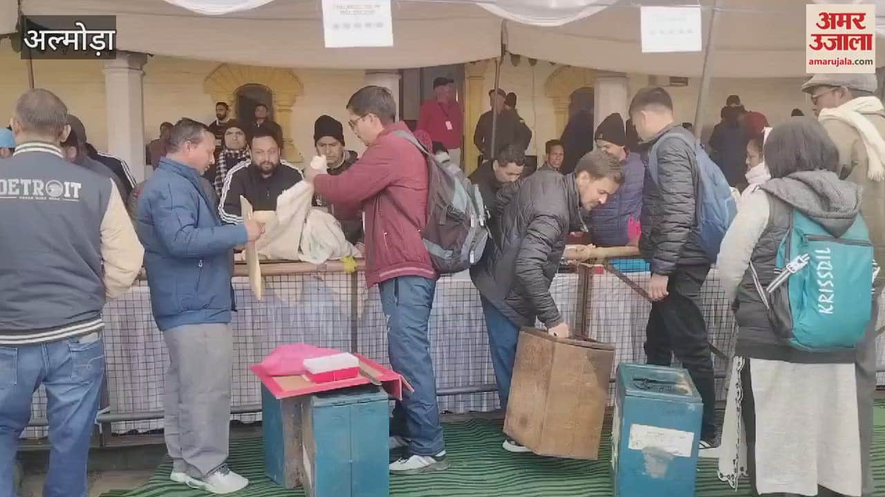 VIDEO : अल्मोड़ा में निकाय चुनाव के लिए पोलिंग पार्टियां रवाना