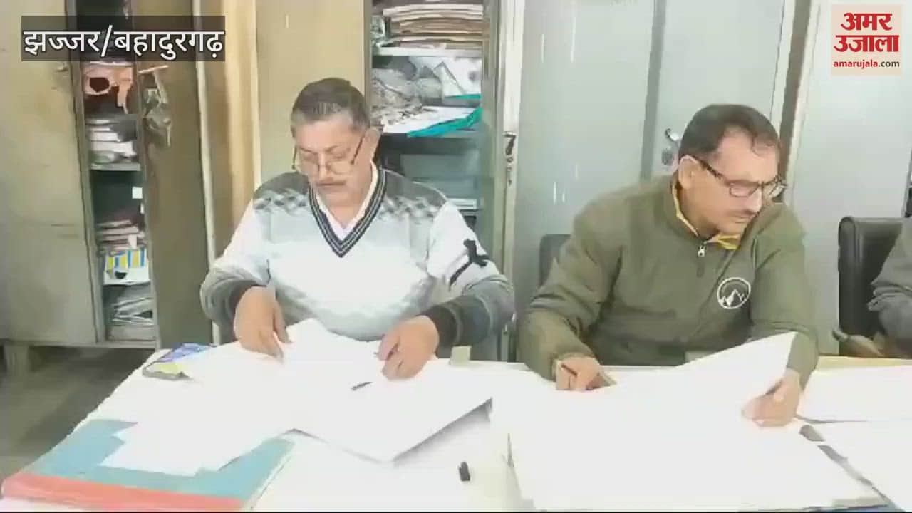 VIDEO : Patwaris in Jhajjar worked wearing black badges for the third day as well