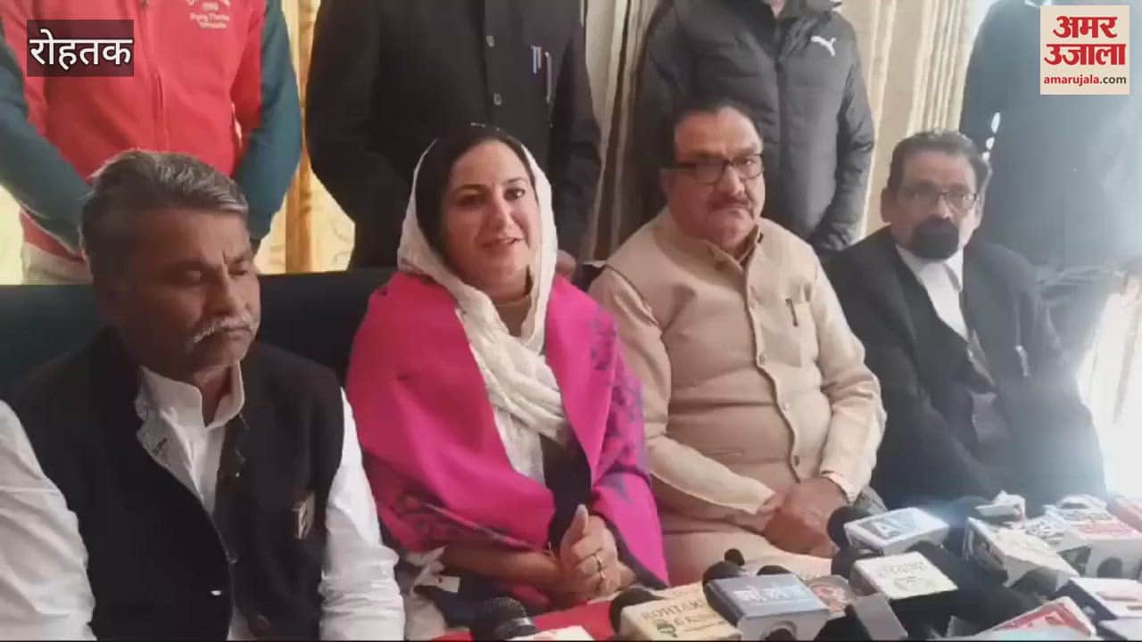 VIDEO : INLD leader Sunaina Chautala said in Rohtak, the government has no control over the officers