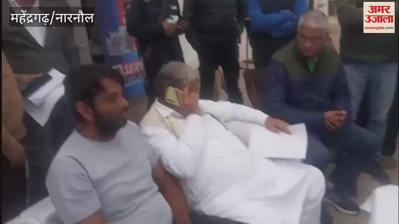 VIDEO : Transport Minister Anil Vij met villagers in Narnaul