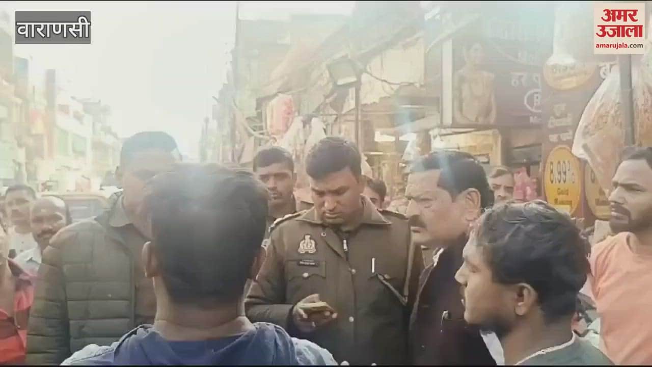 VIDEO : youths taking out rally beat up shopkeeper police arrived