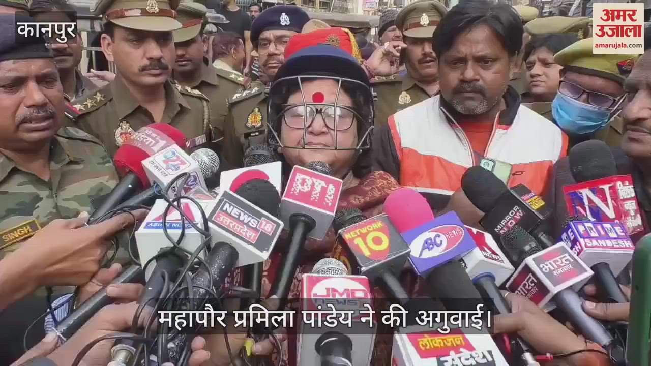 VIDEO : Municipal Corporation demolished encroachments by running bulldozers in Baconganj area